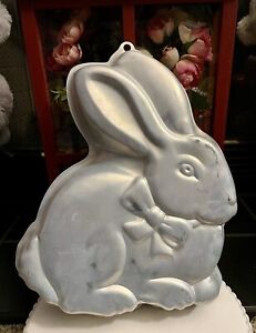 Vintage 2000 Wilton Bunny Rabbit Cake Pan - 2105-175 - Easter