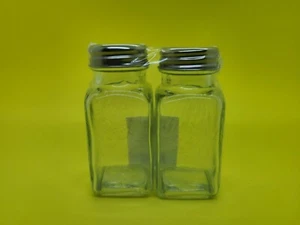 New Glass Salt and Pepper Shakers Jar Set (2 Pcs) - Picture 1 of 3