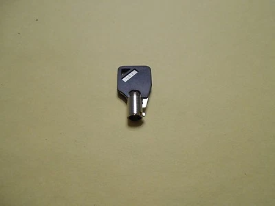 *UNKNOWN BRAND TOOL BOX LOCK KEY 047