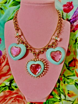 🩷🧑‍🎄BLACK FRIDAY SALE Betsey Johnson Festive Candy Land Three Hearts Necklace - Image 1 of 4