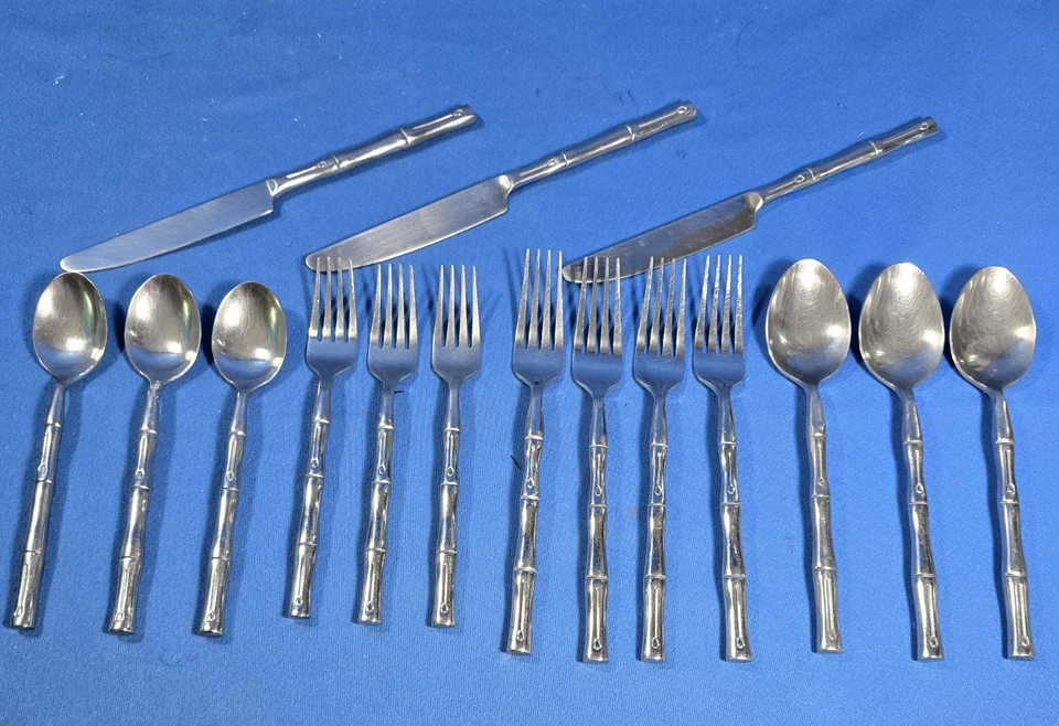 Cubiertos de acero inoxidable con patrón de bambú Hampton de 16 piezas Foto 1 de 1