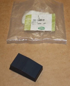 GENUINE LAND ROVER INSULATOR PUMP MOUNTING CLAMP IQD100010 - Picture 1 of 2