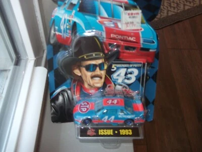 50 ANIVERSARIO RICHARD PETTY 5 DÉCADAS DE PETTY 1993 PONTIAC 1/64 NASCAR Foto 1 de 4