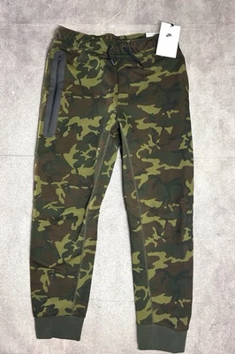 Pantalones de chándal Nike Tech polar camuflados verdes para niños |FN9120-010| Foto 1 de 2