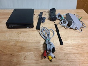 Consola de Videojuegos Nintendo Wii y Cables RVL-101 Negra Usada Probada Funcionando - Imagen 1 de 5