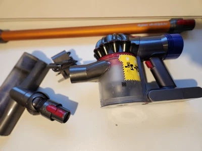 Dyson V8 Absolute Cordless Handheld Hoover Vacuum Cleaner Weak Battery For Parts - Image 1 of 3
