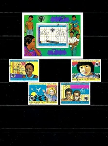 ''CHICA ORIENTAL.-CAUCÁSICA.-NIÑOS AFRICANOS.- EMBLEMA YC REP. TCHAD 1979 - Imagen 1 de 2