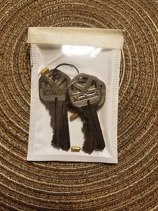 Two pairs of kwikset pre-cut keys and the corresponding bottom keys. KA in pairs - Picture 1 of 7