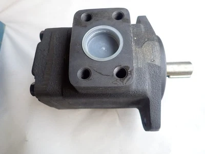 New OEM Rexroth VANE PUMP PVV1-1X/046RA15UVB Hydraulic Pump # R900717179 - Image 1 of 4