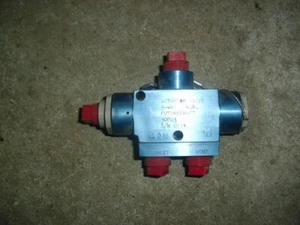 Futurecraft 30823 3-way AIR Actuator Line Valve 3/8in Npt - Picture 1 of 3