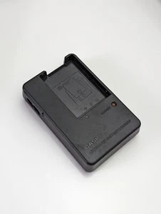 Genuine Casio BC-11L Battery Charger for Np-20 Batterry 4.2v 600ma - Imagen 1 de 8