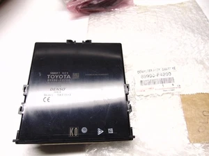 New Genuine Toyota C-HR Keyless Entry Smart Key Control Module ECU 89990-F4200 - Picture 1 of 5