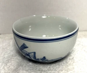 VINTAGE DELFT STYLE HOLLAND SCENE 5 1/2" BLUE & WHITE FOOTED CERAMIC BOWL - Picture 1 of 17