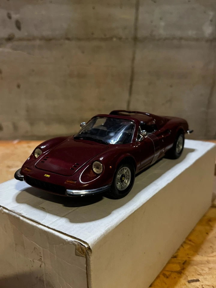 1/18 Ferrari Dino 246 GTS Rouge Bordeaux 1970 Hotwheels - Immagine 1 di 4