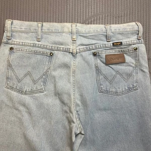 Wrangler Cowboy Cut Denim Jeans Mens 36x30 Light Wash Blue Cotton Casual Pants - Picture 1 of 10