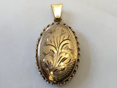 9ct Yellow Gold Photo Oval Locket Floral Engraved Full Hallmark 13mm x 32mm - Image 1 of 4