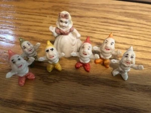 1950's Mini Snow White W/ Blonde Hair and 6 Dwarfs Celluloid - Picture 1 of 6