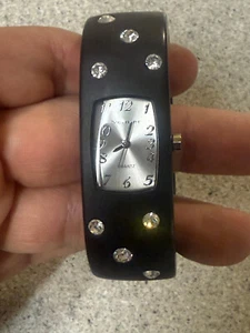 Vintage Vernier Damen Quarzuhr Acryl Clamper Manschette SCHWARZ Ton Akzente - Bild 1 von 6