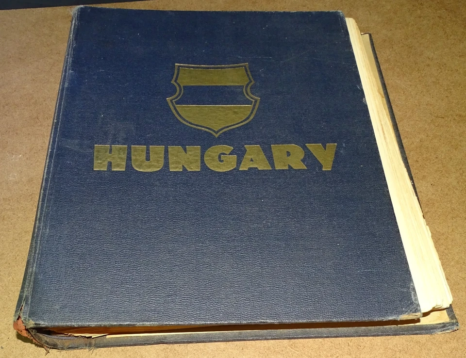 Álbum de estampillas de Hungría de una venta de bienes raíces (tiene unos 800 sellos de los años 1870-1960) Foto 1 de 4