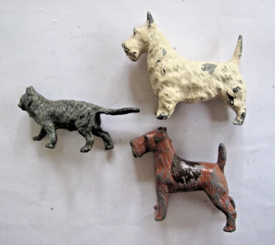 Vintage Britains Era Lead Terriers x 2 + Cat - Image 1 of 4