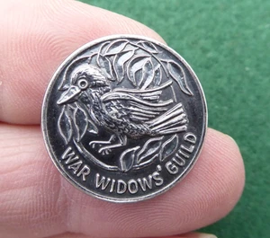 AUSTRALIAN WAR WIDOWS GUILD LAPEL BADGE R5186 SMALL SIZE - Picture 1 of 2