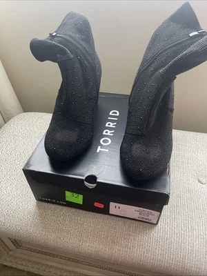 Nuevo botín negro adornado elástico Torrid, talla 11 WW Foto 1 de 3
