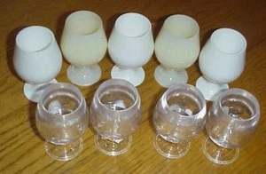 Set di 9 mini calici - 5 opachi, 4 trasparenti - Foto 1 di 1