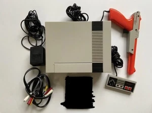 Nintendo NES Console With Cords Controller And Gun - Picture 1 of 1