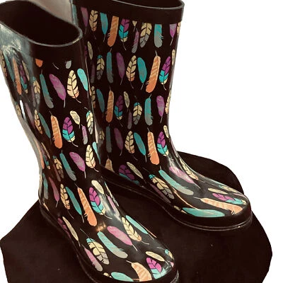 Botas de lluvia Sugar Raffle 4 para mujer de goma para exteriores plumas negras talla 9M Foto 1 de 4