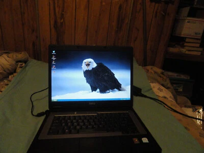 Dell Inspiron B130 15,4 pulgadas Notebook/Laptop - Personalizado Foto 1 de 4