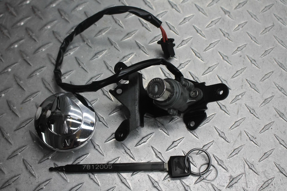 Honda Sabre 1300 VT1300CS 2010 juego de llaves de encendido con tapa de gasolina (1 llave) Foto 1 de 4