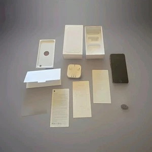 Apple iPhone 6 - 64 GB - Space Gray Locked No Power W Box & Accessories - Picture 1 of 8