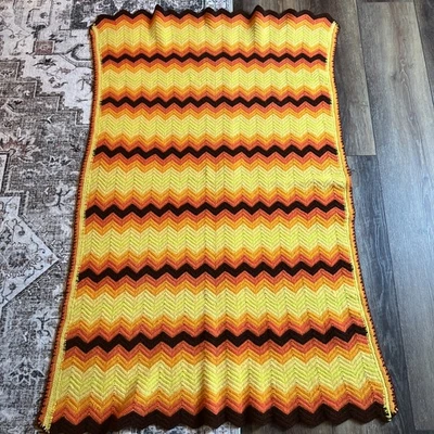 "Manta de colección años 70 hecha a mano de ganchillo Chevron Zig Zag 60x36"" naranja" Foto 1 de 3