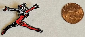 Kith x DC Comics Batman Esmalte Solapa Pin Set FW24 Harley Quinn Retro Clásico - Imagen 1 de 2