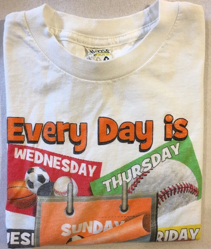 Camiseta Alstyle masculina branca 100% algodão Every Day Is Gameday tamanho pequeno - Imagem 1 de 4