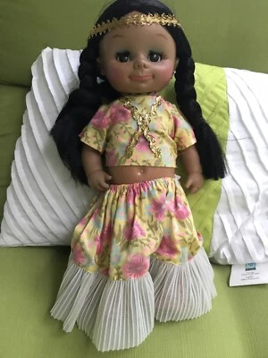 "Muñeca vestida y zapatos 13"" Madame Magnon Hispanic Its A Small World" Foto 1 de 4