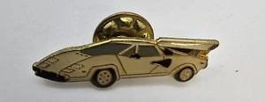 LAMBORGHINI COUNTACH VERSIÓN BLANCO ROTO SOMBRERO PIN SOLAPA PIN DE COLECCIÓN - Imagen 1 de 3