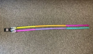 Juego de 2 cinturones Kurt Geiger de cuero colorido metálico talla mediana KG100014 - Imagen 1 de 13