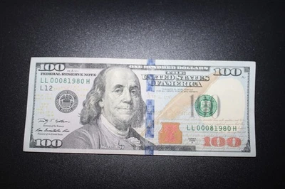 US $100 DOLLAR BILL 2009 LOW SERIAL NUMBER LL00081980H - Image 1 of 2