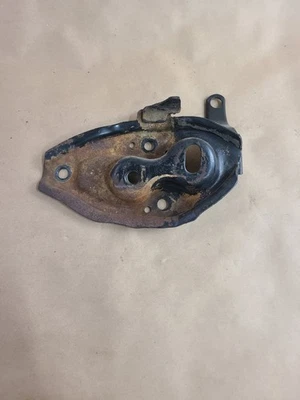 OEM 1988 - 1991 EF Honda Civic CRX Manual Transmission Top Mount Bracket - Image 1 of 4