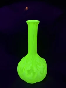 Vintage Fenton Daisy & Fern Satin Vaseline Glass Barber Bottle Topaz GLOWS - Picture 1 of 5