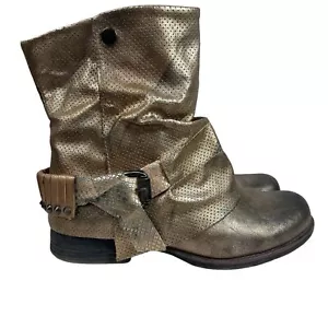 Corkys Gold Distressed Ankle Boot Size EU 37 Moto Funky Fall Winter - Picture 1 of 16