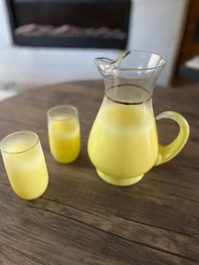 Vintage yellow frosted Blendo glass pitcher 10" tall with glasses - Picture 1 of 1