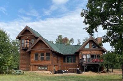 Muestras de revestimiento de troncos (liso y tallado a mano) 2" x 8" pino blanco, lengua y ranura Foto 1 de 4