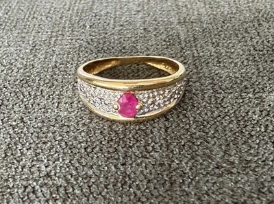 Bague en or jaune 18 carats -Rubis et diamants - Photo 1/4