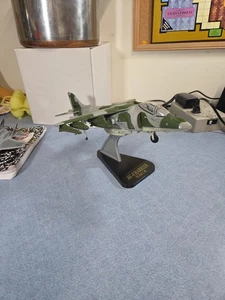AV-8 Harrier Aircraft 1:40 Fighter Jet Desk Top Modello #88230 senza scatola completo - Foto 1 di 6