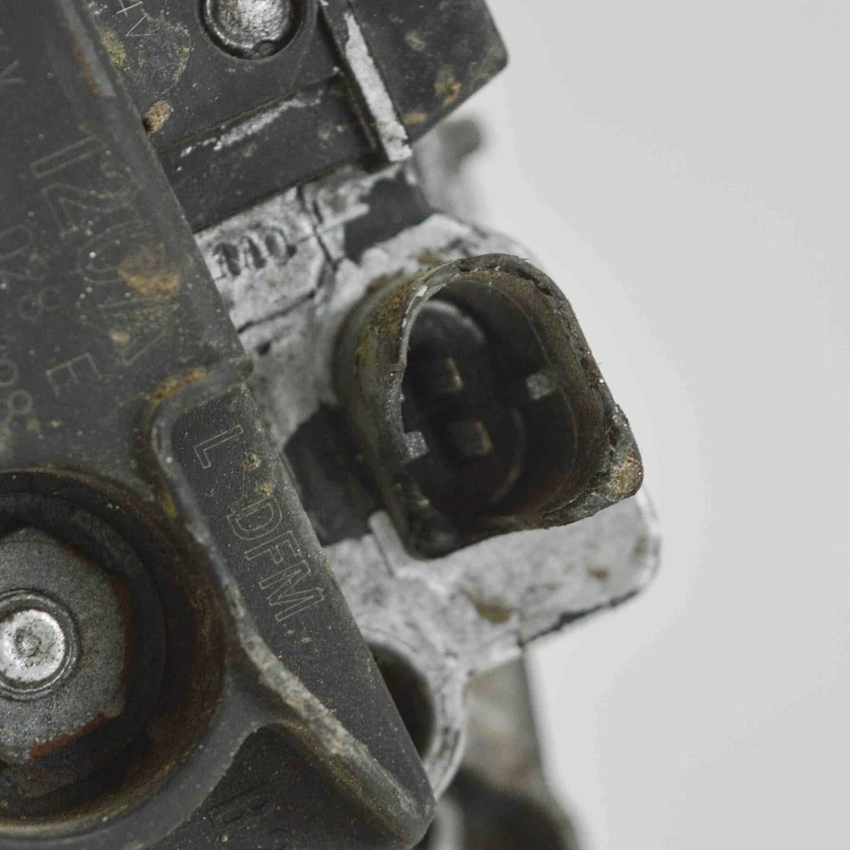 VW JETTA III 1K2 GENERATOR 028903028E 2.0 DIESEL 100KW 2007 2871928 - Image 1 of 4