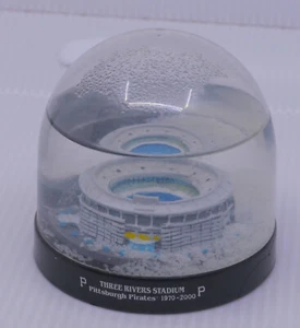 PITTSBURGH PIRATES THREE 3 RIVERS STADIUM SOUVENIR SNOWGLOBE, 1970-2000 - Picture 1 of 3