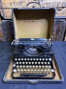 1930s Royal Model Portable Manual Typewriter with Case - Working Keys - Black - Picture 1 of 23