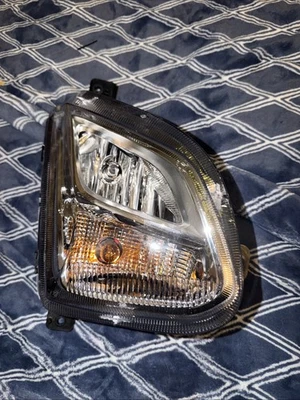 2018-2021 Chevrolet Equinox Fog Light Lamp Passenger Right Halogen OEM - Image 1 of 4